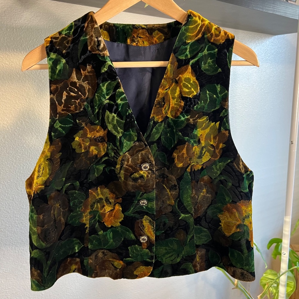 90's Vintage Floral Velvet Tapestry Vest  | Small/Medium